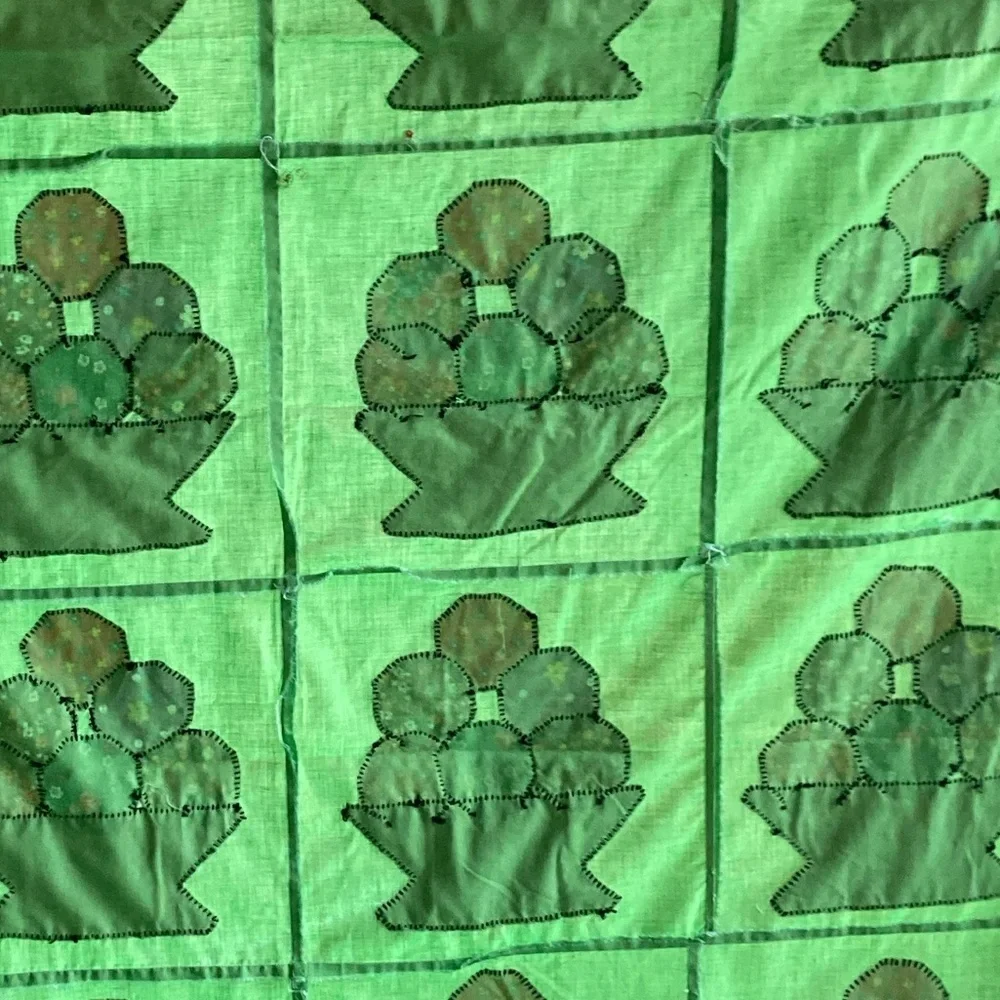 💚🩷 Handstitched Quilt top Gumball Fruit bowl VNTG calico fabric balls folk art